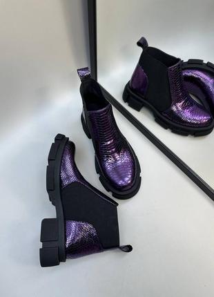 Фиолетовые кожаные ботинки из кожи с тиснением под рептилию5 фото