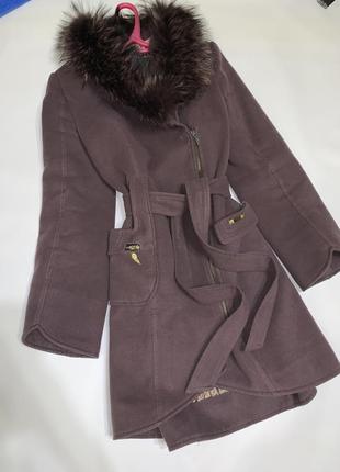Стильное женское пальто с мехом3 фото