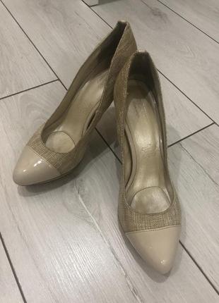 Жіночі туфлі