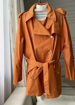 Salvatore ferragamo тренч из шелка номерной нюансы