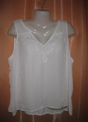 Легка нарядна напівпрозора шифонова біла майка з крилами розрізами ззаді великий розмір 2-3xl км1938
