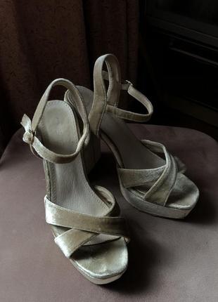 Бархатные босоножки