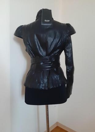 Куртка жилетка, из натуральной кожи черного цвета с поясом, размер l2 фото