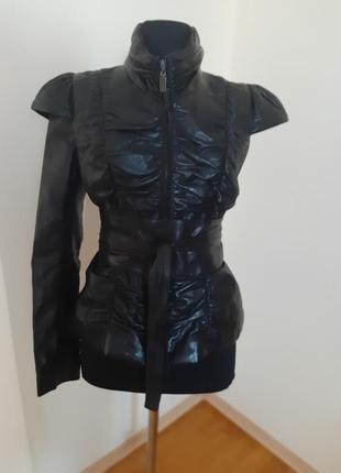 Куртка жилетка, из натуральной кожи черного цвета с поясом, размер l