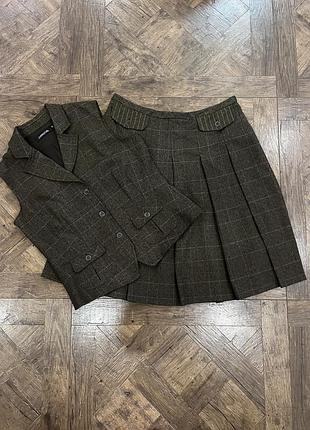 Костюм зі спідницею у клітинку pasport