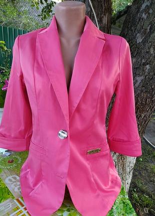 Розовый пиджак
