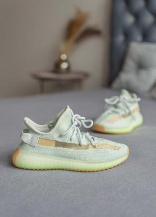 Жіночі кросівки adidas yeezy boost 350  люкс якість