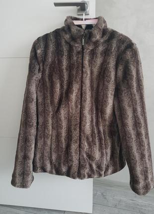 Стильна куртка шубка