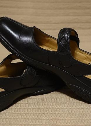 Легкі перфоровані чорні шкіряні туфельки hotter hippy англія 37 1/2 р.