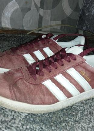 Кроссовки adidas gazelle,в отличном состоянии!