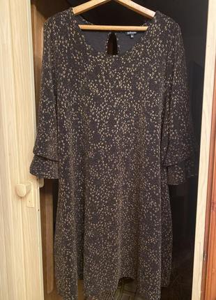 Плаття жіноче чорного відтінку з золотавим люрексом.