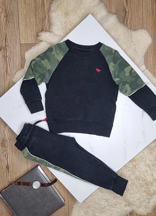 Спортивный костюм