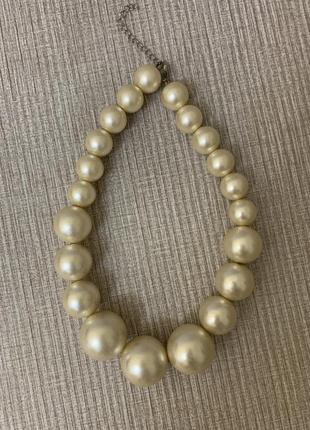 Zara большие бусы