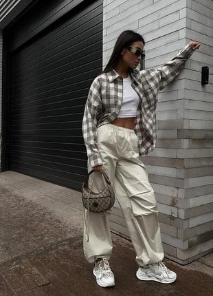 Стильные брюки свободного кроя