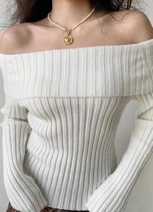 Свитер с открытыми плечами, белый свитер