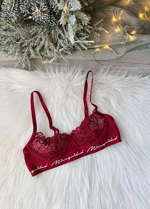 Красивый кружевной бюстгальтер