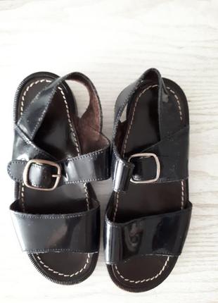 Кожаные лакированные лаковые черные босоножки сандалии на девсинку р 28