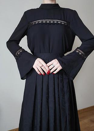 Блуза с кружевными вставками