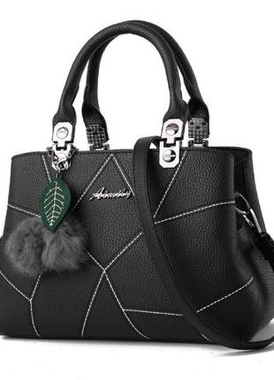 Женская сумка с меховым брелком
материал: качественная пу кожа, отлично держит форму;5 фото