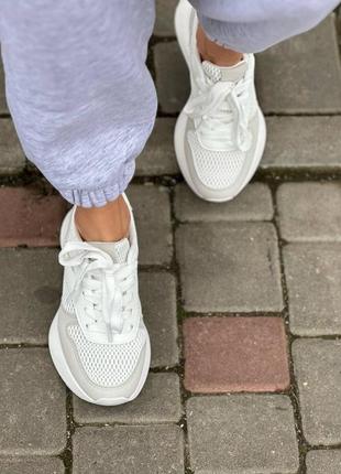 Жіночі демісезонні кросівки світло-бежеві шкіра9 фото