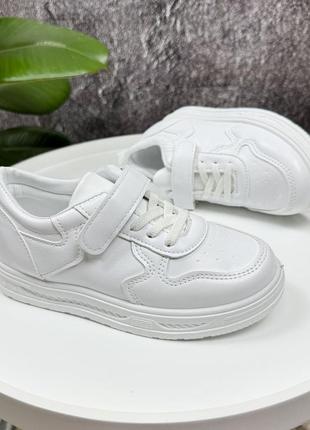 Дитячі білі кросівки для дівчаток та хлопчиків3 фото