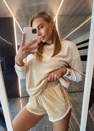 Костюм doratti олімпіада жіночий вільний світшот і міні шорти з велюру