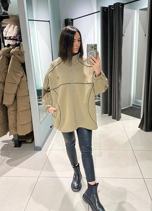 Стильна щільна вітровка