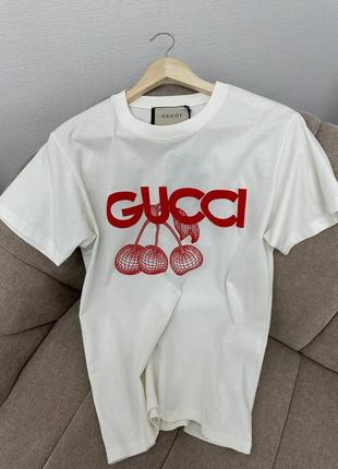 Футболка у стилі gucci