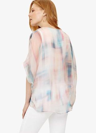 Шелковая блузка с абстрактным принтом в постельных тонах3 фото