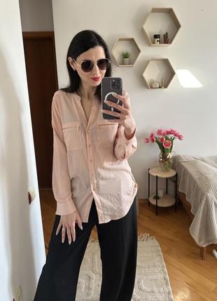 Красива рожева блуза