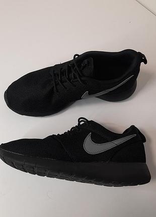 Черные кроссовки nike, сетка кроссовки, легкие орешительные кроссовки
