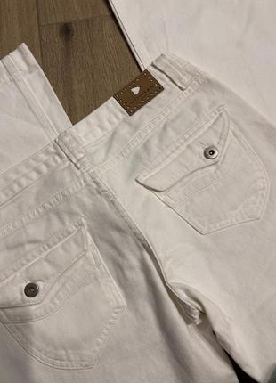 Трендовые белые широкие джинсы клеш с низкой талией3 фото