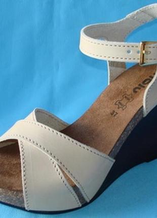 Босоніжки жіночі