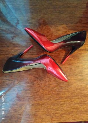 Туфли женские красные на высоком каблуке2 фото