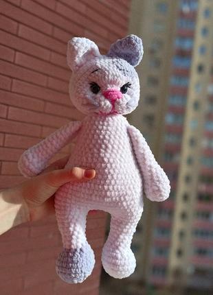В'язана іграшка ручної роботи - величенький м'якенький кицик 😺