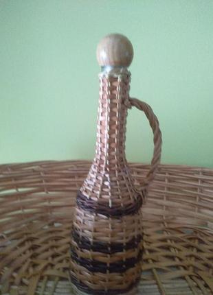 Пляшка оплетена . карафка .