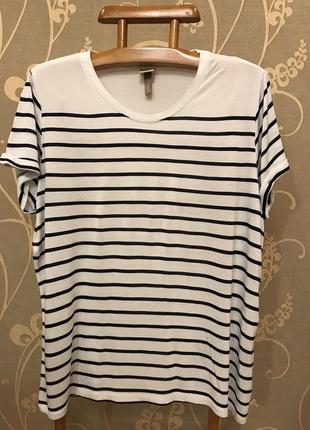 Дуже красива та стильна брендова футболочка в смужку...100% віскоза 20.