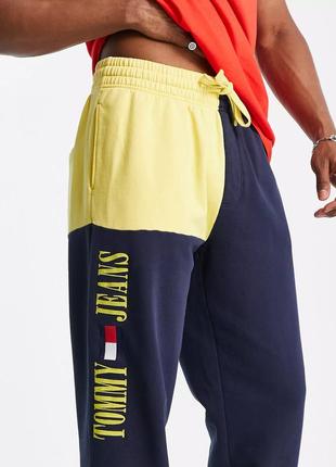 Оригинал | мужские спортивные штаны tommy jeans в синем / жёлтом цвете с вышитым логотипом4 фото