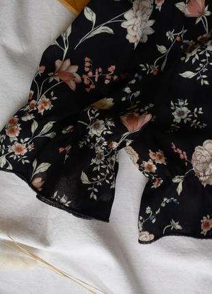 Нежная блуза в цветочный принт4 фото