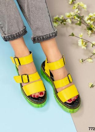 Босоножки сандали желтые  с яркой подошвой  натуральная кожа