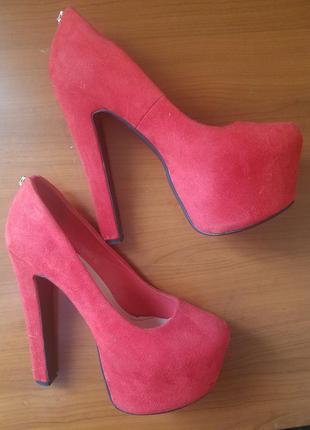 Красные туфли, высокий каблук.1 фото