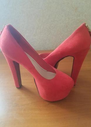 Красные туфли, высокий каблук.2 фото