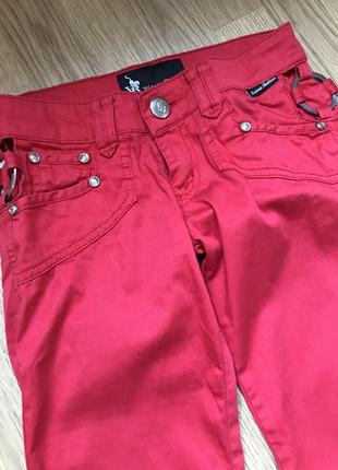 Красные брюки с красивыми боками и низом2 фото