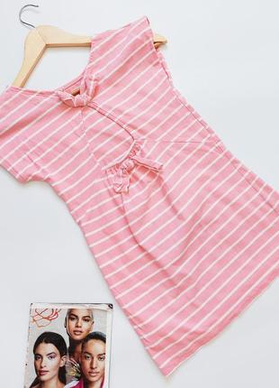Жіноча подовжена рожева футболка в смужку білу з кишенею попереду у вигляді сумочки, спинка з бантос, відкрита від бренду  jessica simpson2 фото