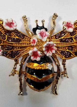 Женская брошь пчелка с цветами, стразами и эмалью 4х6см3 фото
