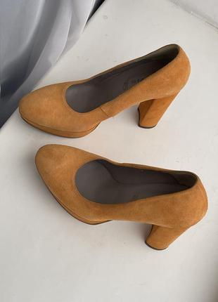 Оранжевые замшевые туфли на высоком каблуке6 фото