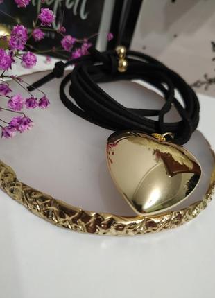 Чокер серце золотисте металеве на шнурку кольє підвіска кулон сердечко шнурок на шию чорний6 фото