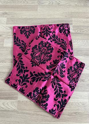 Декоративные наволочки на подушки, вензеля