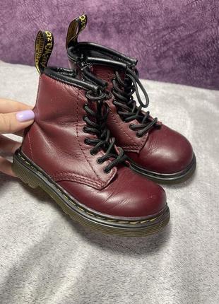 Шкіряні чоботи  dr. martens. розмір 24 . в дуже хорошому стані .