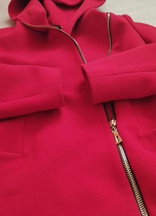 Красное теплое пальто с капюшоном2 фото